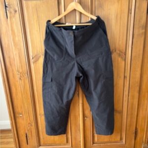 lululemon athletica Women’s Charcoal Cargo Pants